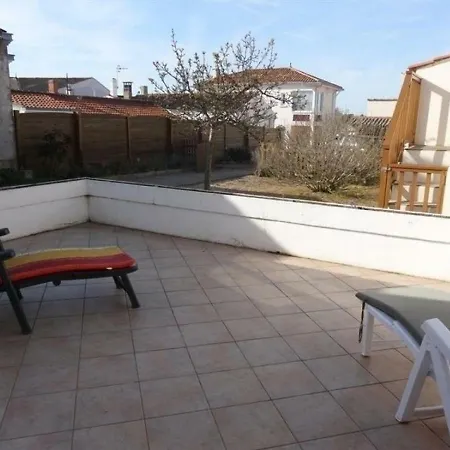 House Agreable Maison Studio Dans Propriete Idealement Placee Proche Plan D'eau Et Commerces * La Pallice